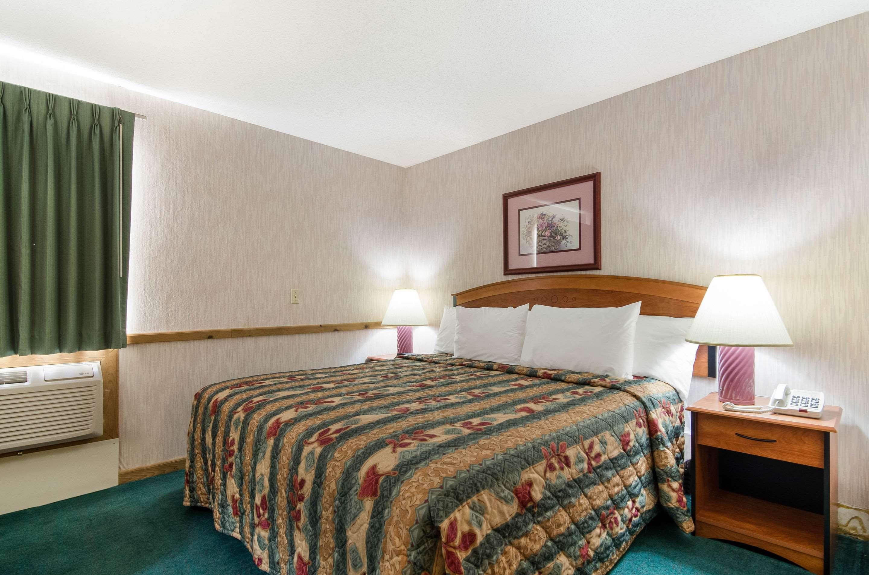 Econo Lodge Emporia Exterior photo