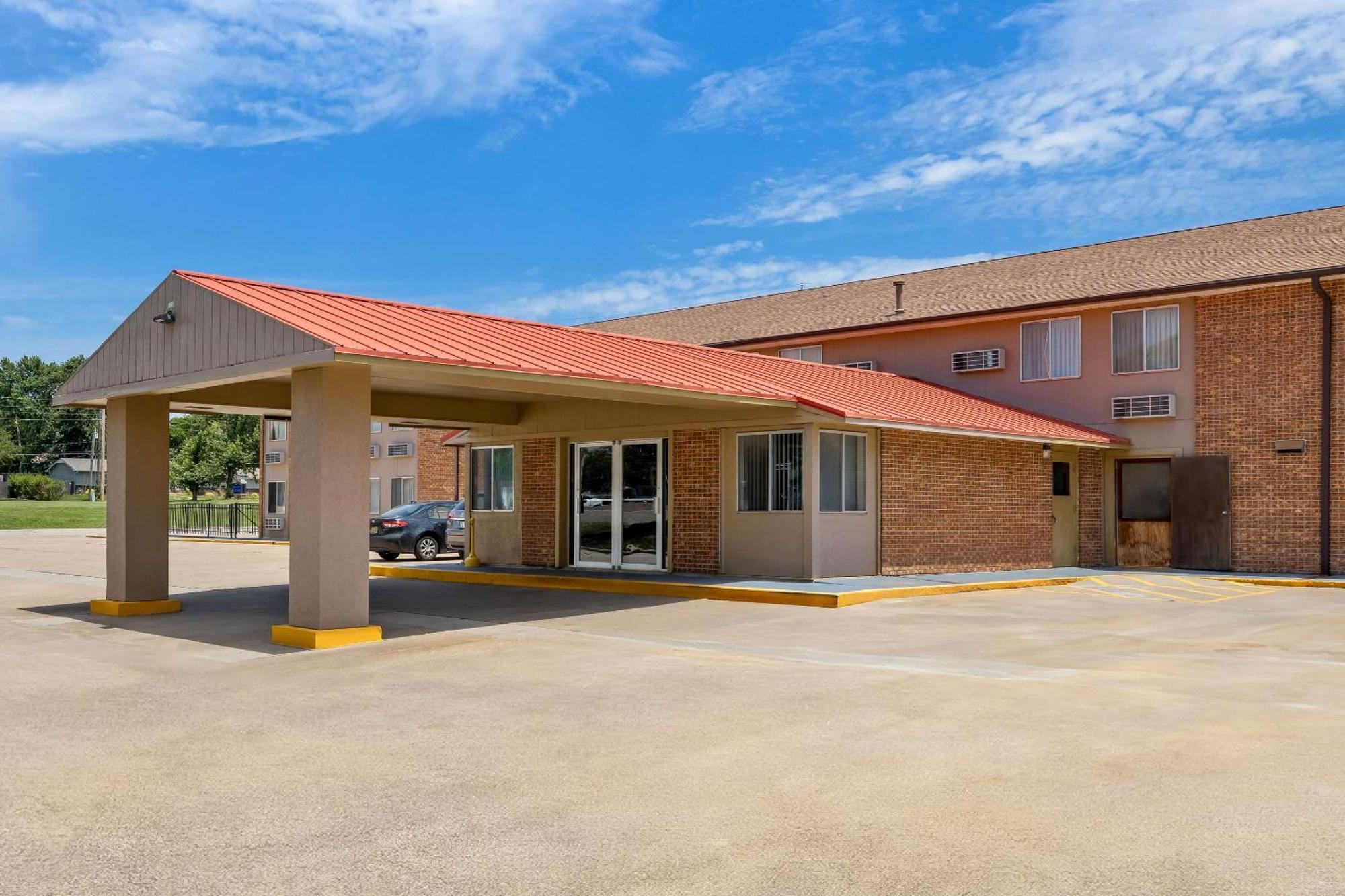 Econo Lodge Emporia Exterior photo