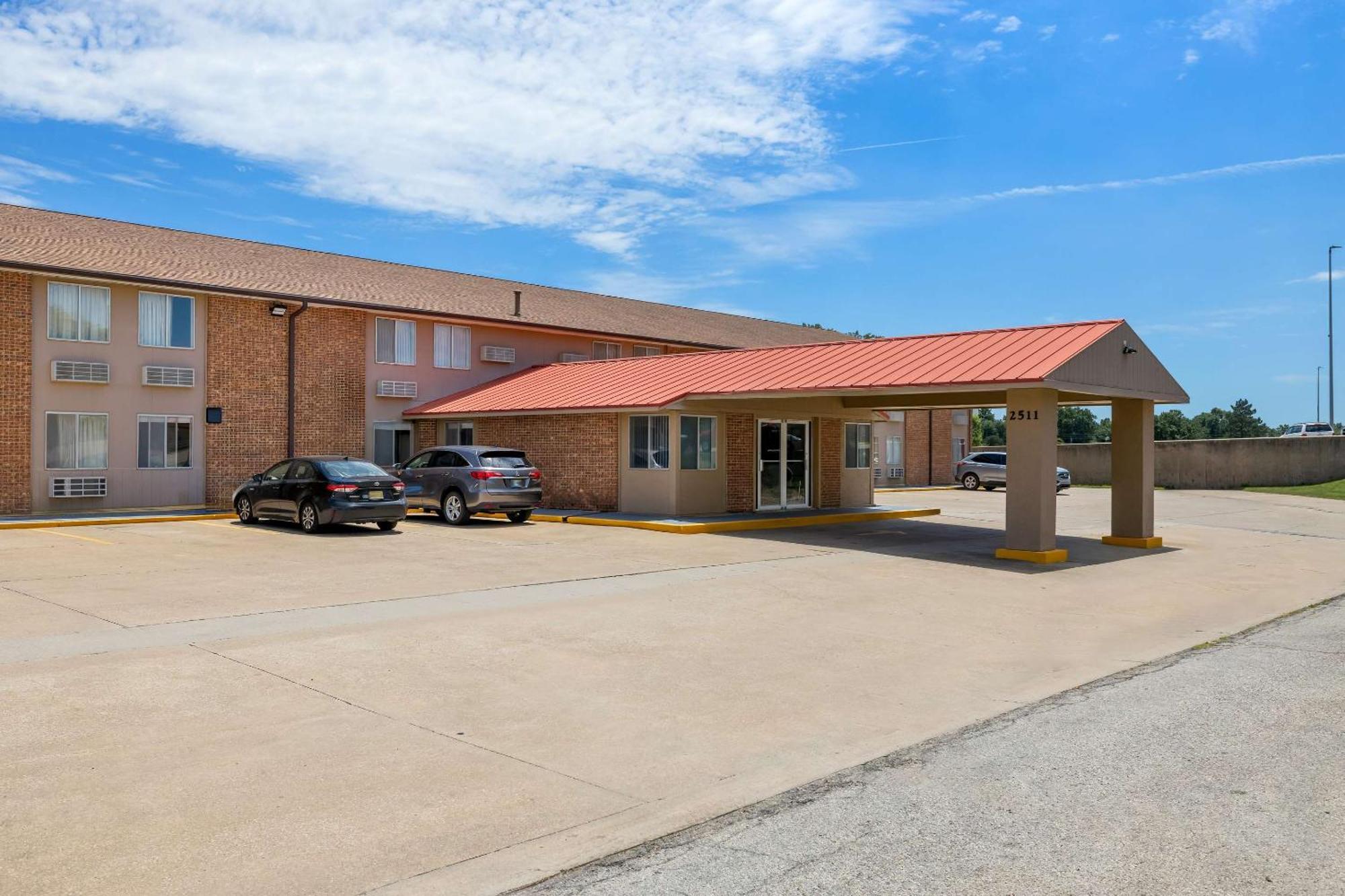 Econo Lodge Emporia Exterior photo